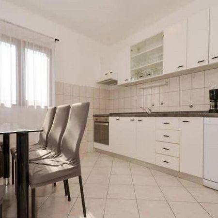 Apartment With Heated Pool And Sea View 트로기르 외부 사진