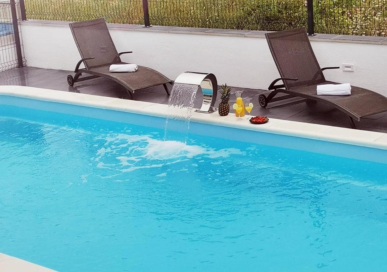 Apartment With Heated Pool And Sea View 트로기르 외부 사진