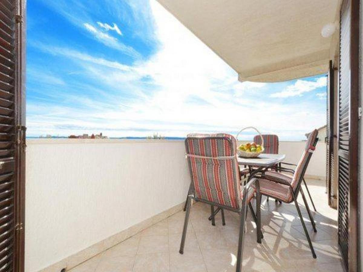 Apartment With Heated Pool And Sea View 트로기르 외부 사진