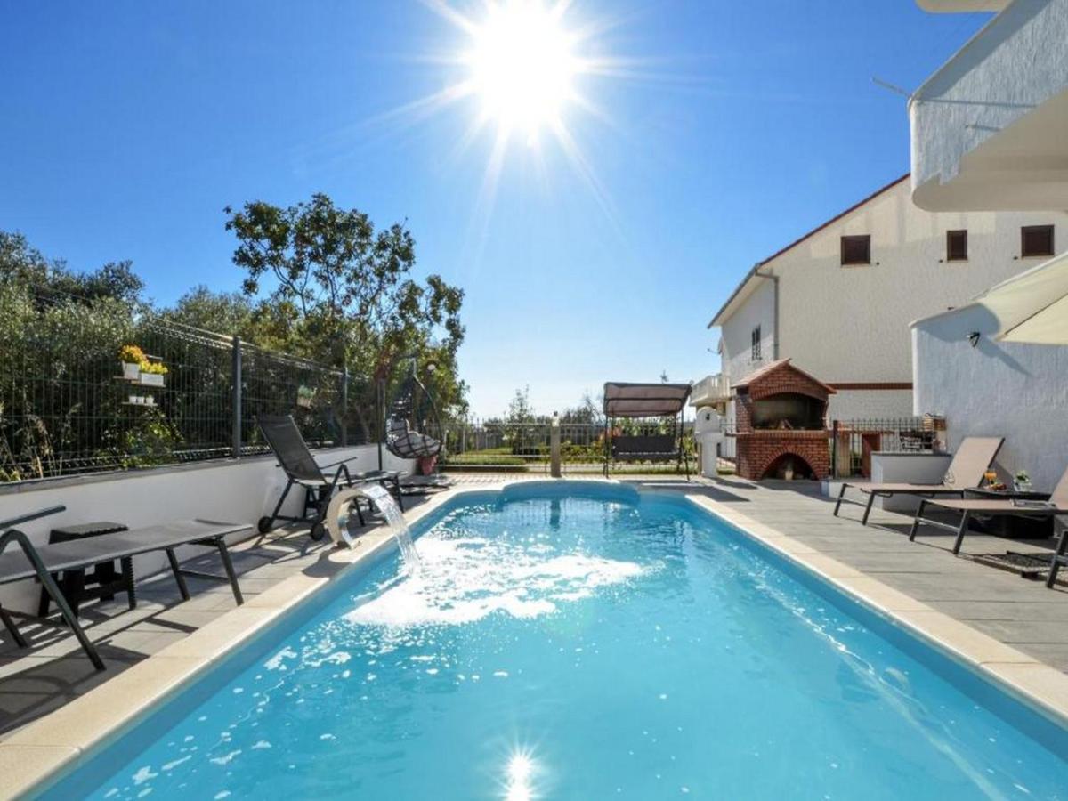 Apartment With Heated Pool And Sea View 트로기르 외부 사진