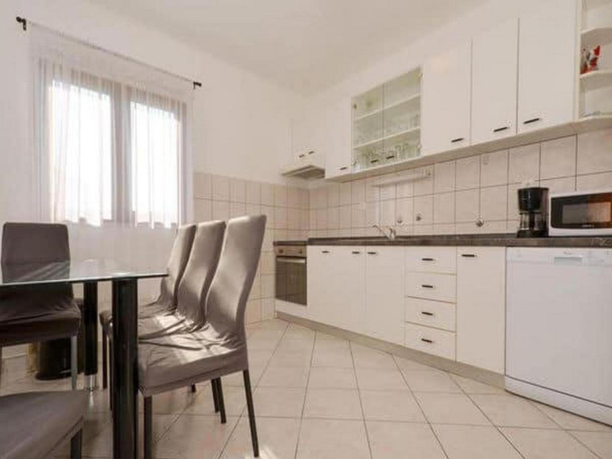 Apartment With Heated Pool And Sea View 트로기르 외부 사진